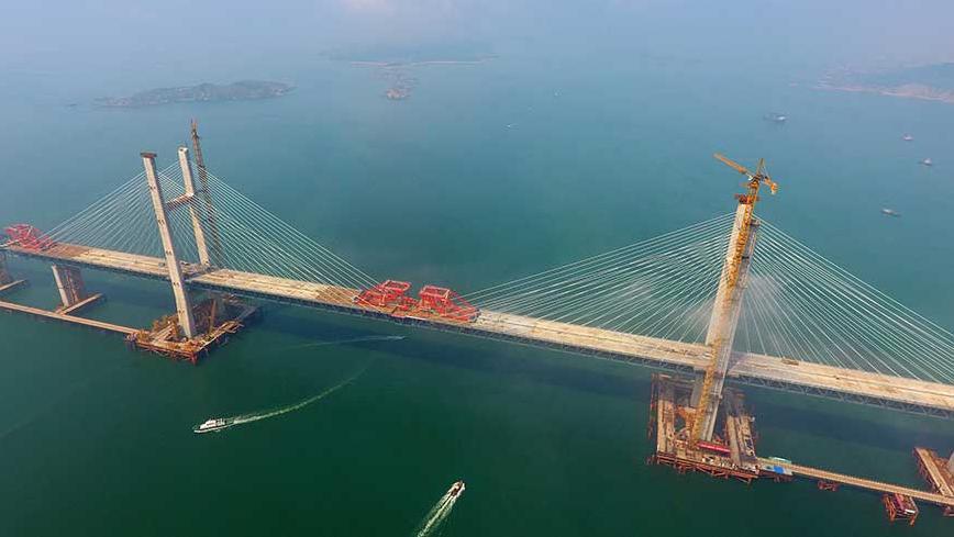 我国首座公铁跨海峡大桥