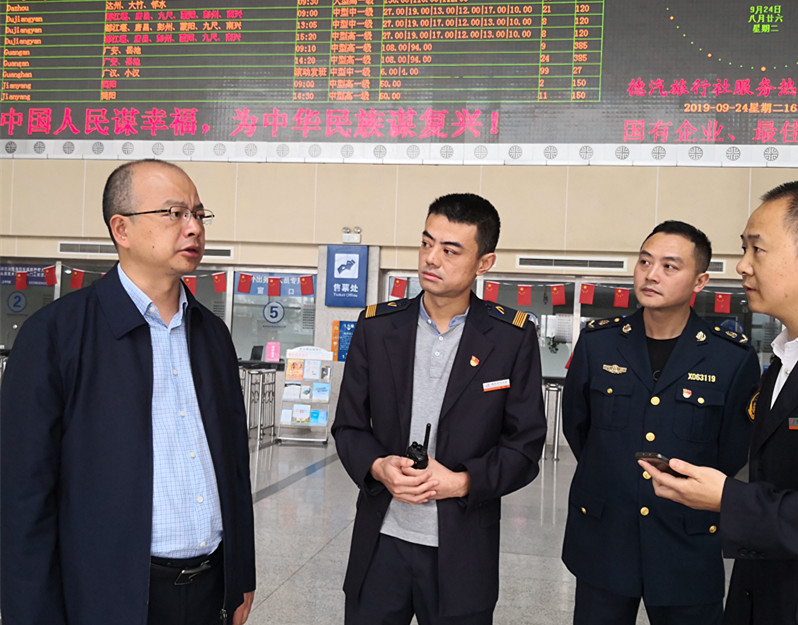四川德阳市交通运输局局长廖立新督导国庆和航展期间的安全工作图