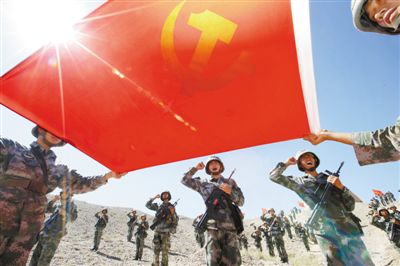 76集团军某旅在戈壁滩进行宣誓活动。资料图片