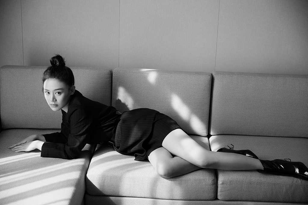 马思纯瘦身成功自信秀美腿曲线曼妙 高扎丸子头小尖脸精致迷人_高清