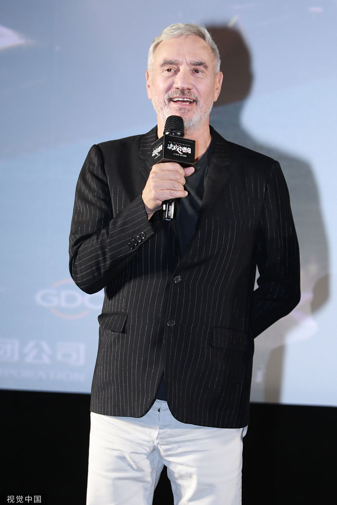 《后天》导演持爆竹预示新片很炸 夏雨冯绍峰观影感受燃炸特效