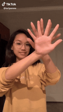 妹子你这劈叉真性感 动图我看了眼妹子的欧派 然后.