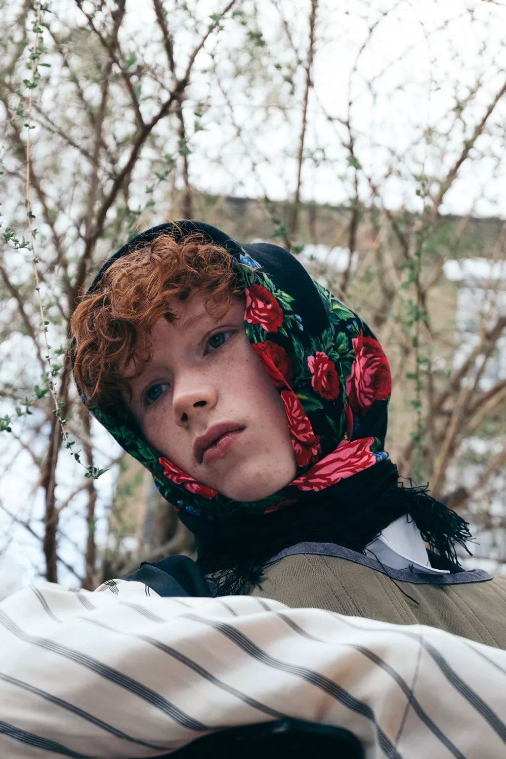 俄罗斯老奶奶的头巾成为潮流rapper的新标配?到底发生了什么事情?