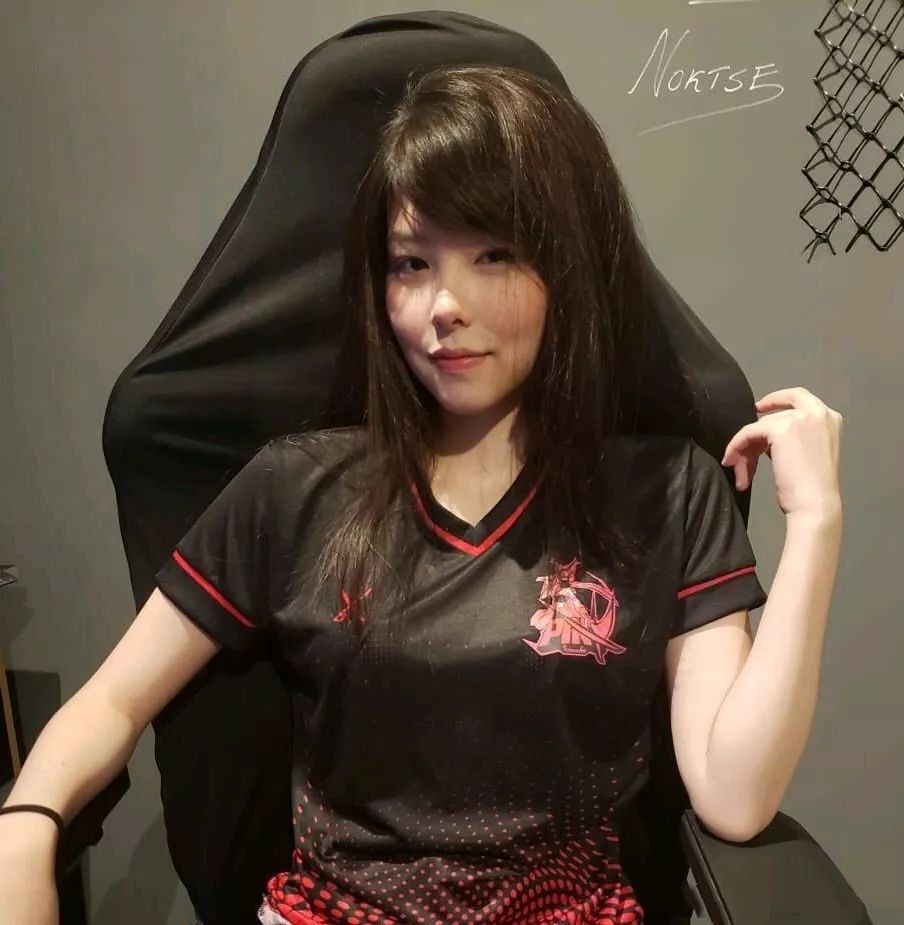 贡品‖不就是一个女嘛,怎么能火成这个样子