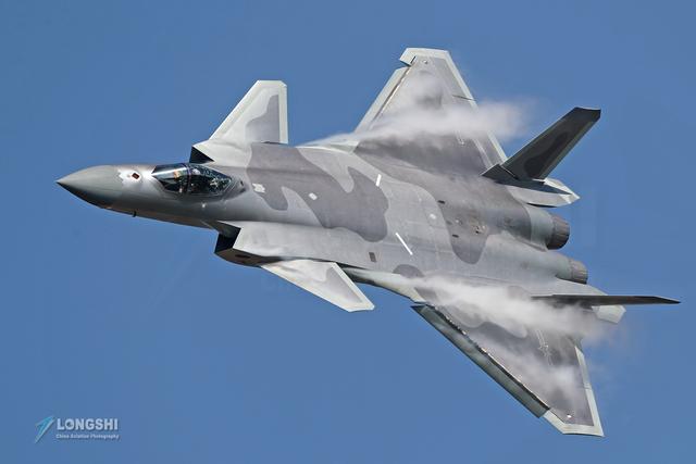 我国的歼-20威龙战斗机是在2011年1月11日进行了原型机的首飞,到了