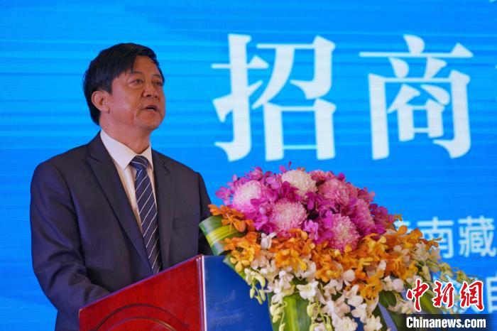 中共黄南州委书记王振昌致辞时说,黄南州拥有广袤无垠的有机草场,绚丽