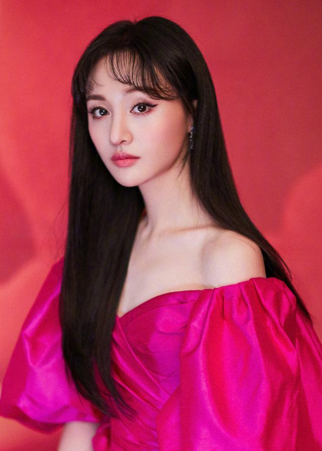 郑爽粉红色短裙,艳压群芳