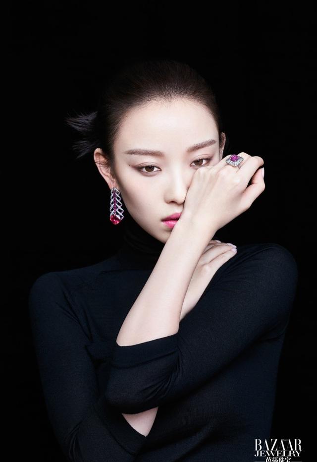 倪妮佩戴蒂芙尼珠宝拍摄《芭莎珠宝》杂志封面 – 我爱钻石网官网