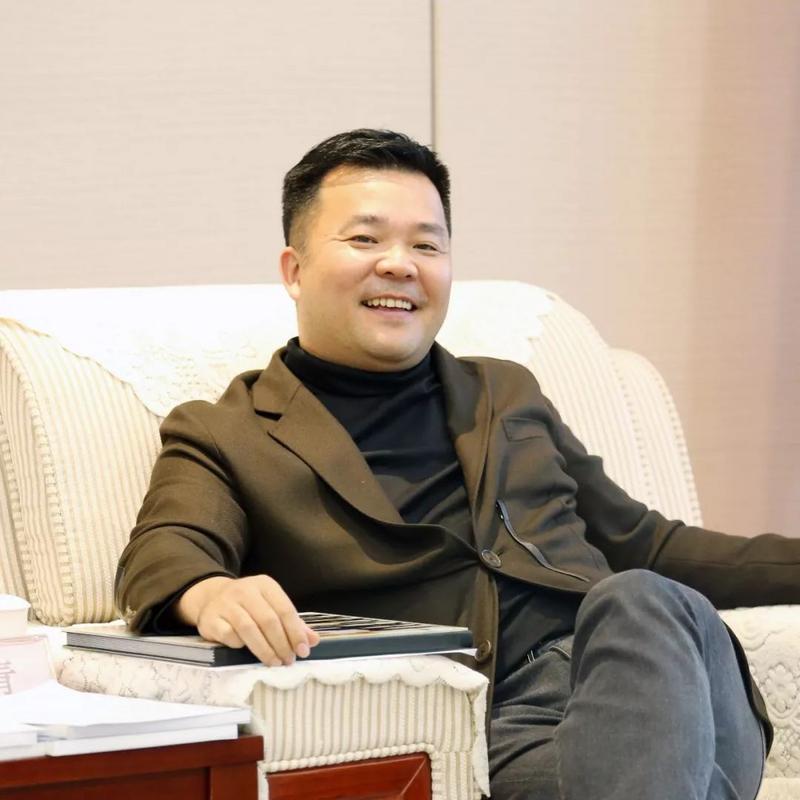 温育青邓俊杰接棒广东省客家商会第九期轮值会长