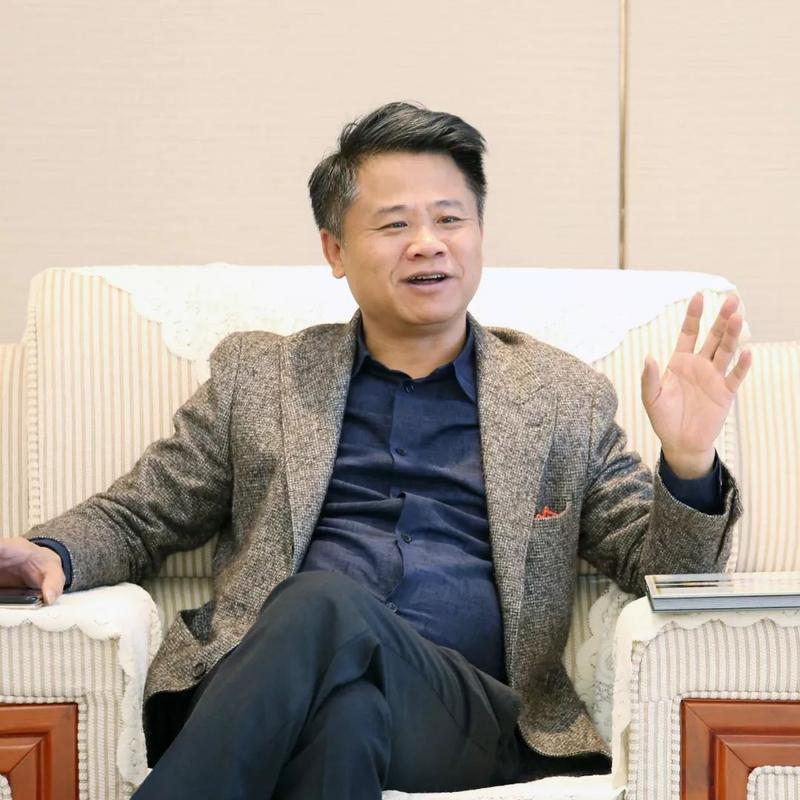 温育青邓俊杰接棒广东省客家商会第九期轮值会长