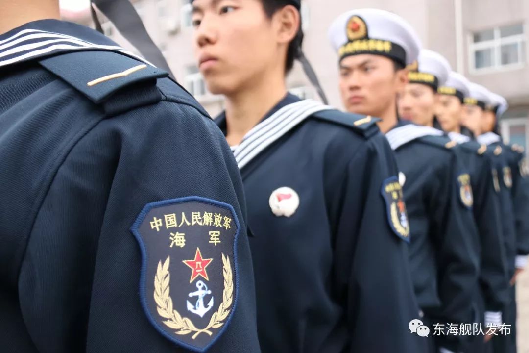 授衔从这一刻起请叫他们海军战士