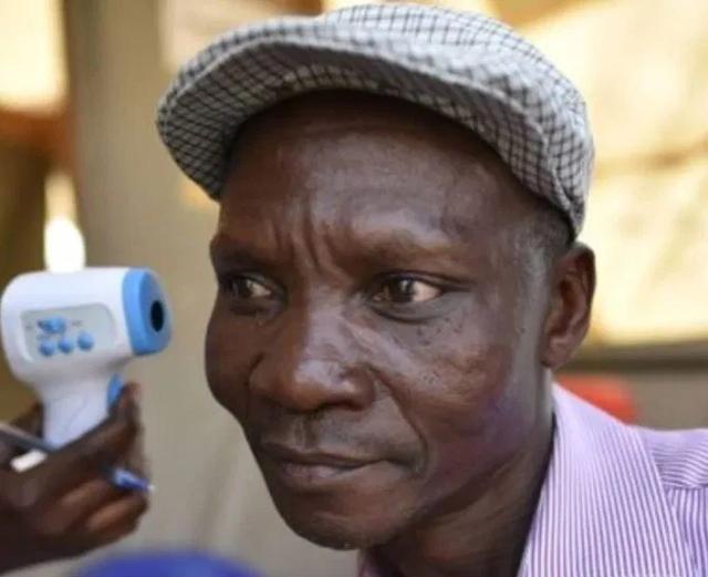 乌干达男子从小放屁就能杀蚊子，已有公司与其签约研发新型灭蚊剂