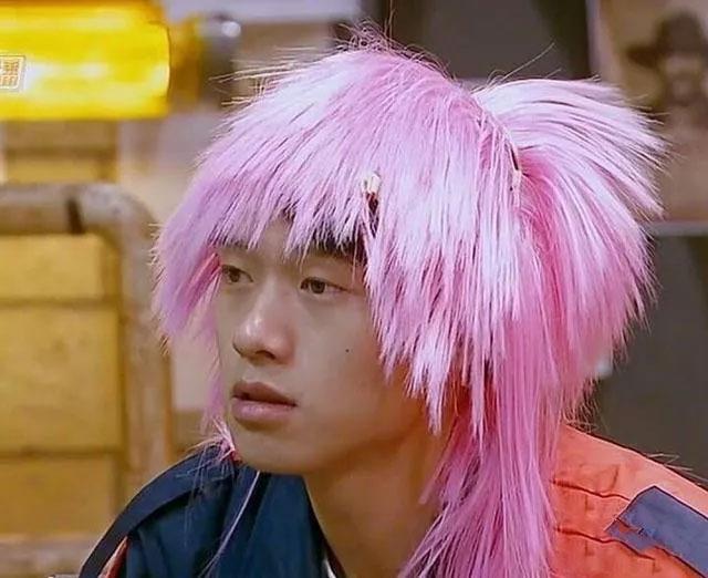 明星早期杀马特发型曝光,韩庚依旧帅气,鹿晗像极了非主流女神