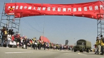 澳門回歸那一天 市民高呼:我們全都歡迎解放軍