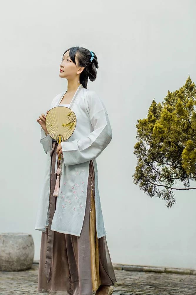 宋裤当然不完全等于阔腿裤啦(求生欲)!但是穿起来是真的很像.