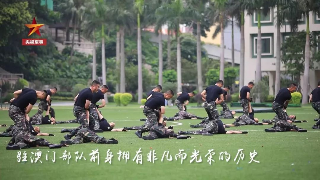 澳門回歸那一天 市民高呼:我們全都歡迎解放軍