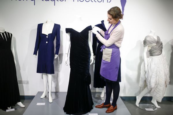 法媒：戴安娜王妃礼服拍卖遇冷 20万英镑无人问津