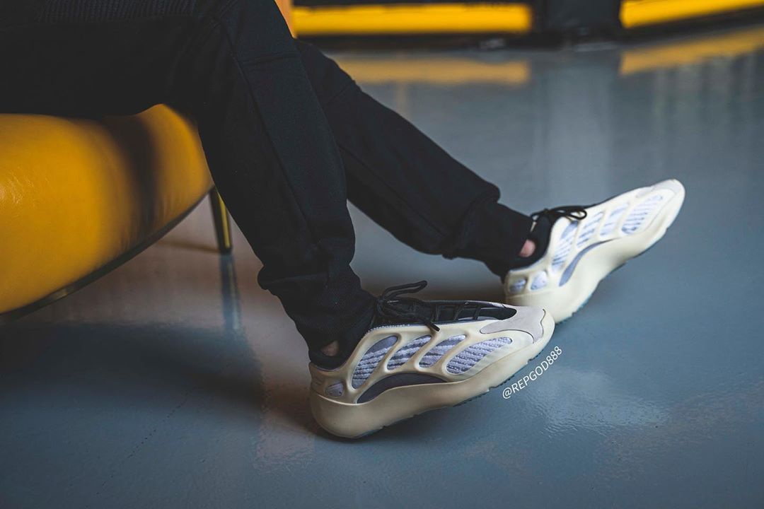 yeezy700v3上脚香死了今年最期待的yeezy终于要来了