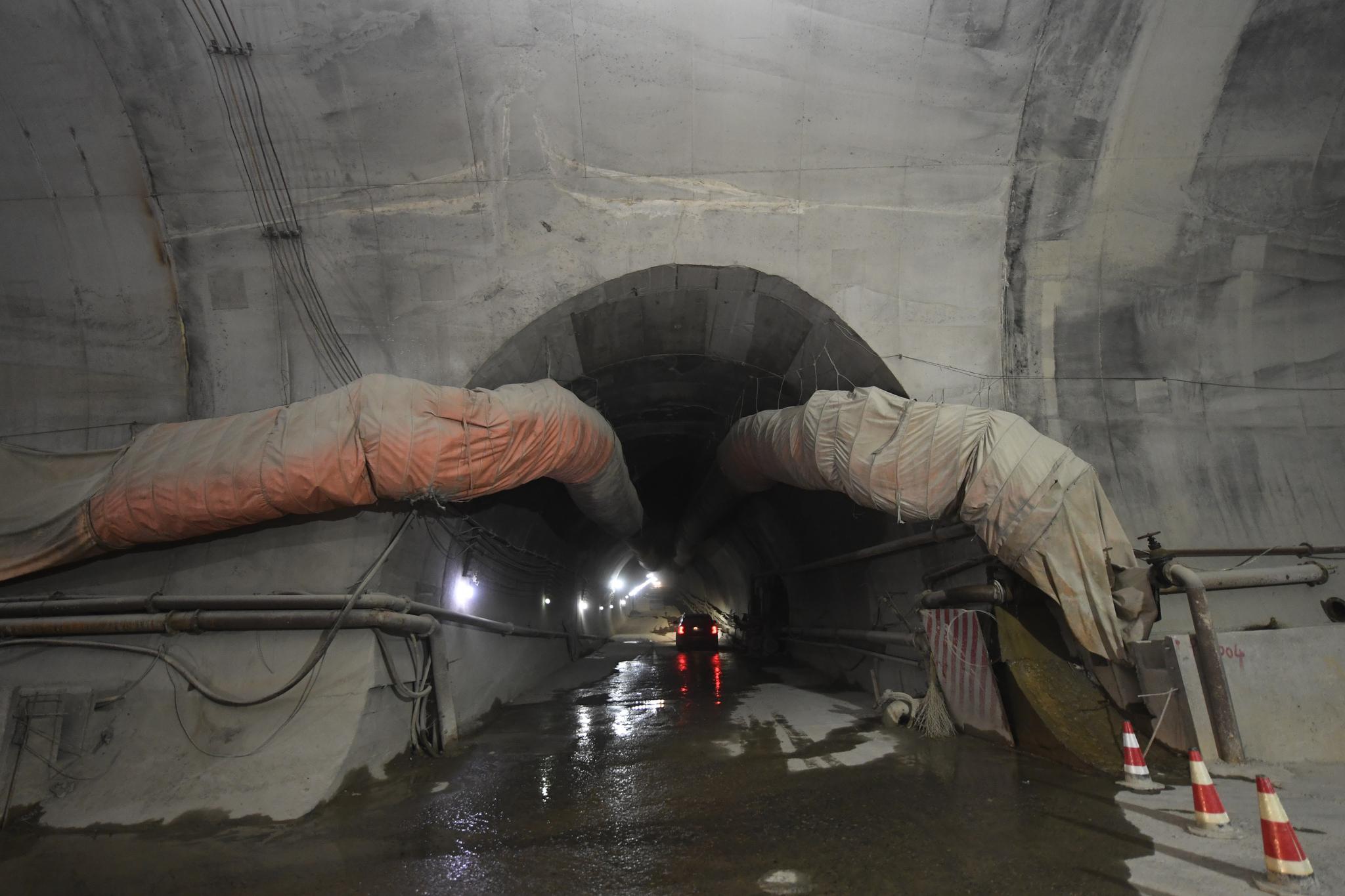 京沈高铁全线隧道今日顺利贯通