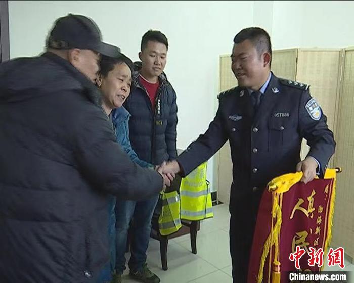 刘东旺 摄中新网石家庄12月12日电 (李洋 刘茂林)"找护工","勤探望"