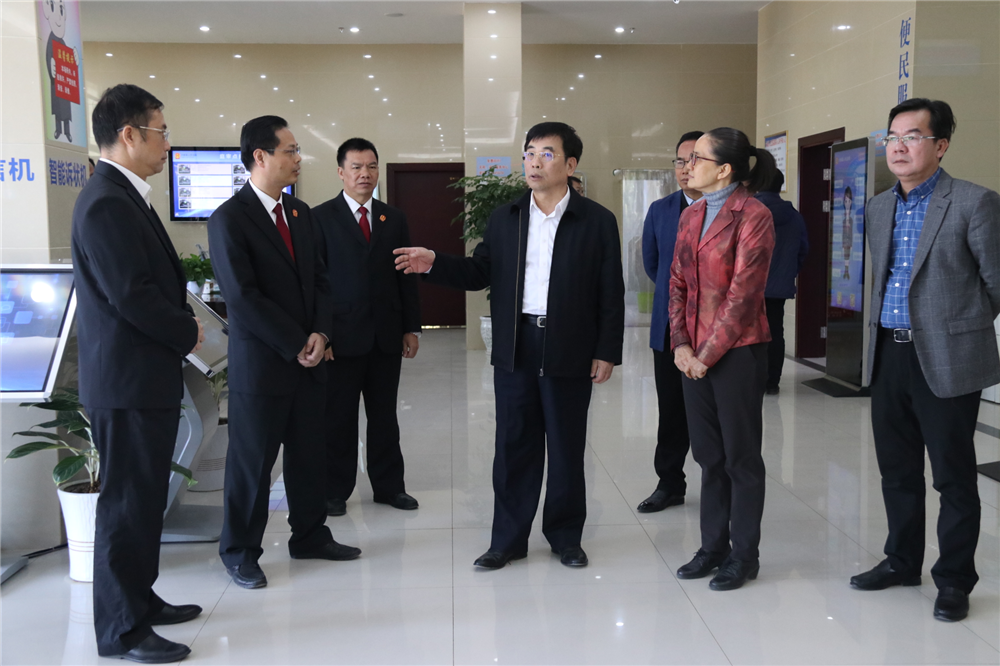 黄海龙到崇左市江州区人大代表联络站开展履职活动并到中基层法院调研