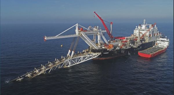 在波罗的海对北流天然气管道二线展开作业的船只（美联社）
