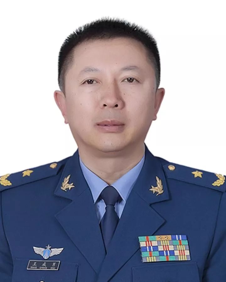 吉林舒兰人,曾任空军航空兵第一师政委,空军95829部队副政委等职,2016