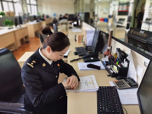 上海海关颁发出口食品生产企业"审批改备案"后首张新证