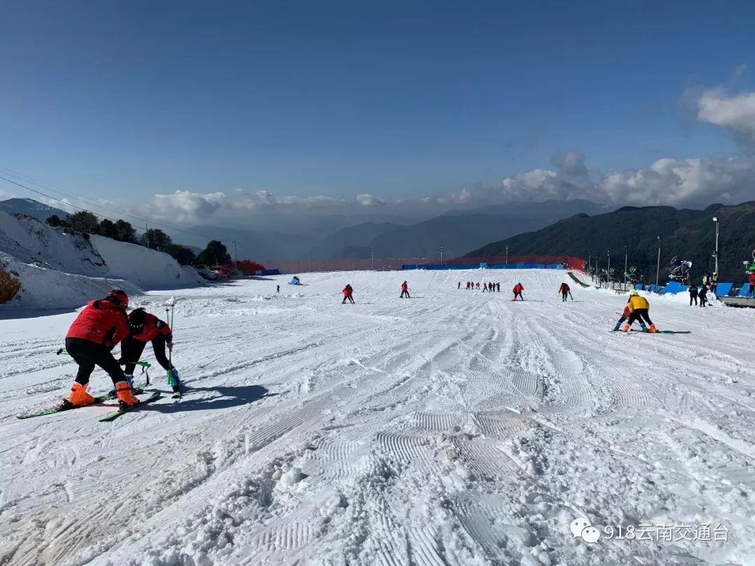 昆明首家室外滑雪场开业啦!这个周末就去体验滑雪的"速度与激情"!