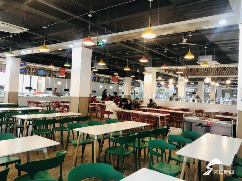 "工业风"设计 德州"网红"学校食堂俘获你的胃