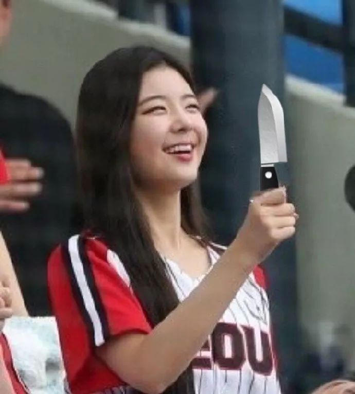 笑死我了爱豆拿刀表情包是内心写照吗