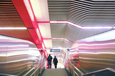 岛式站台真宽敞