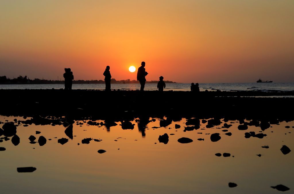 东帝汶岛民从空气中抽水喝