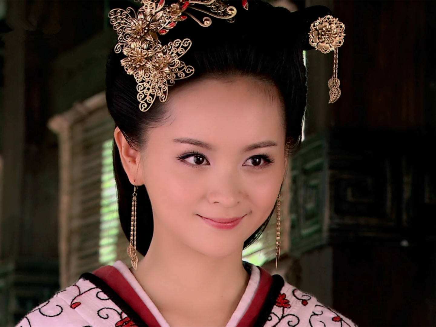 邓莎拔火罐被烧伤,背部右上肢伤口触目惊心