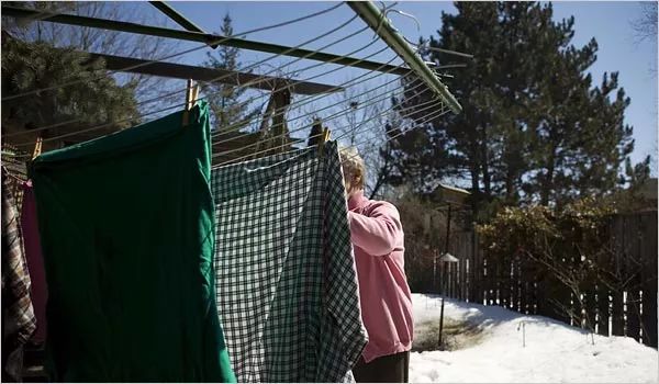 我们户外晾衣服的习惯,是折磨美国人民多年的心魔.