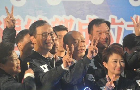 韩国瑜等人出席台中市联合竞选总部成立大会。（图源：中评社）