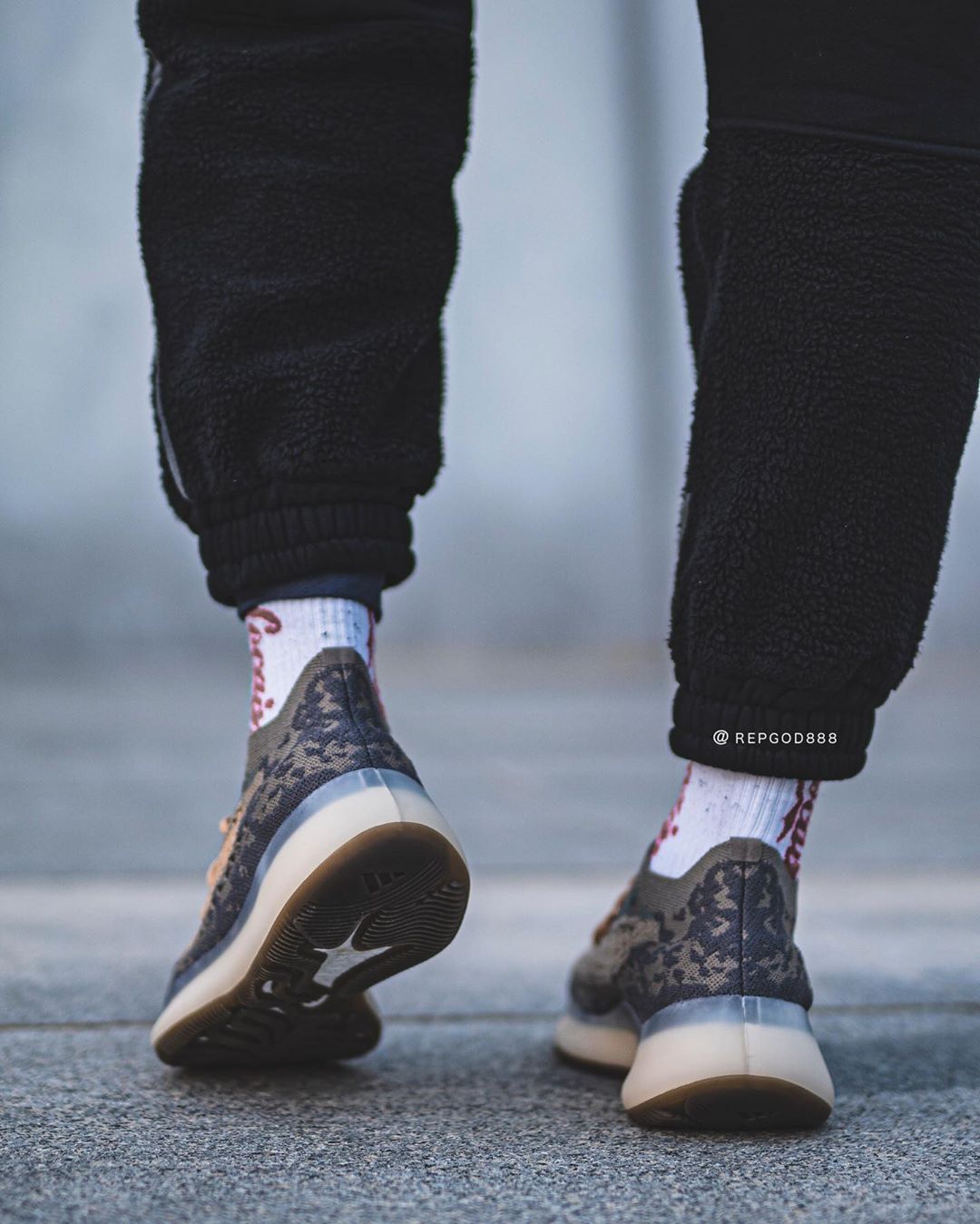 yeezy boost 380新配色"mist"上脚效果预览