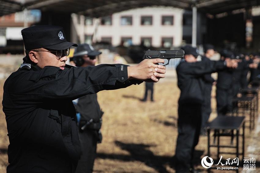 新警第一次打靶 居然收获了这样的成绩单|子弹|射击|安全员_新浪新闻