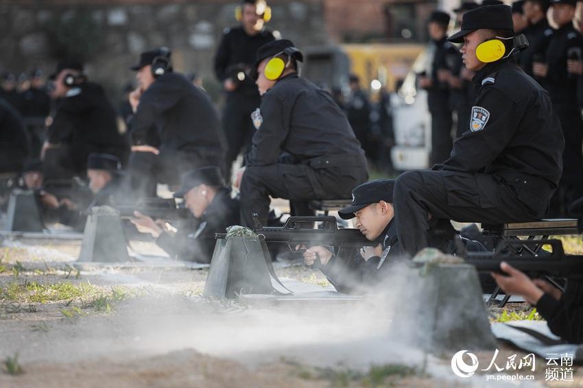 新警第一次打靶 居然收获了这样的成绩单|子弹|射击|安全员|扳机|学员_新浪新闻