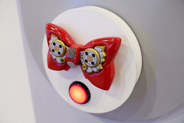 蝴蝶结变声器,文字鉴定,步态识别,指纹对比……动画中充满各种奇妙