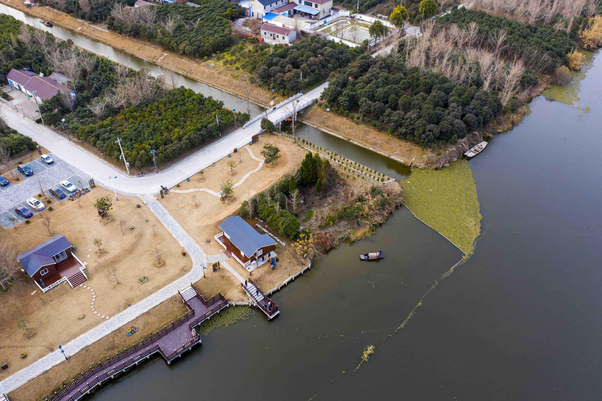 中国江苏网讯 冬日里,暖阳下,漫步在江苏东台市新街镇这片年轻的土地