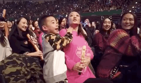 应采儿怀二胎陈小春当众告白爸爸爱妈妈是一个家庭最大的福气