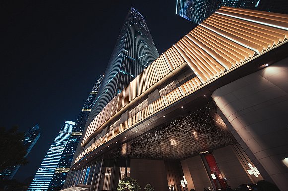 首席体验官108层的高空府邸广州瑰丽酒店刷新城中记录