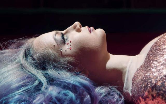 心理学家:一个人对你做这3件事,就是在洗脑你,女生尤其要小心