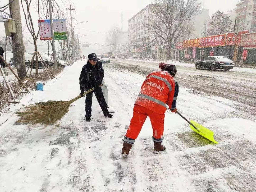 承德大雪中的坚守—只为温暖寒风中的你