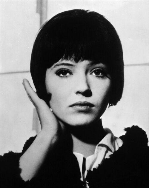 在1988年,据有关消息显示,安娜·卡里娜所出演的影视剧作《cayenne