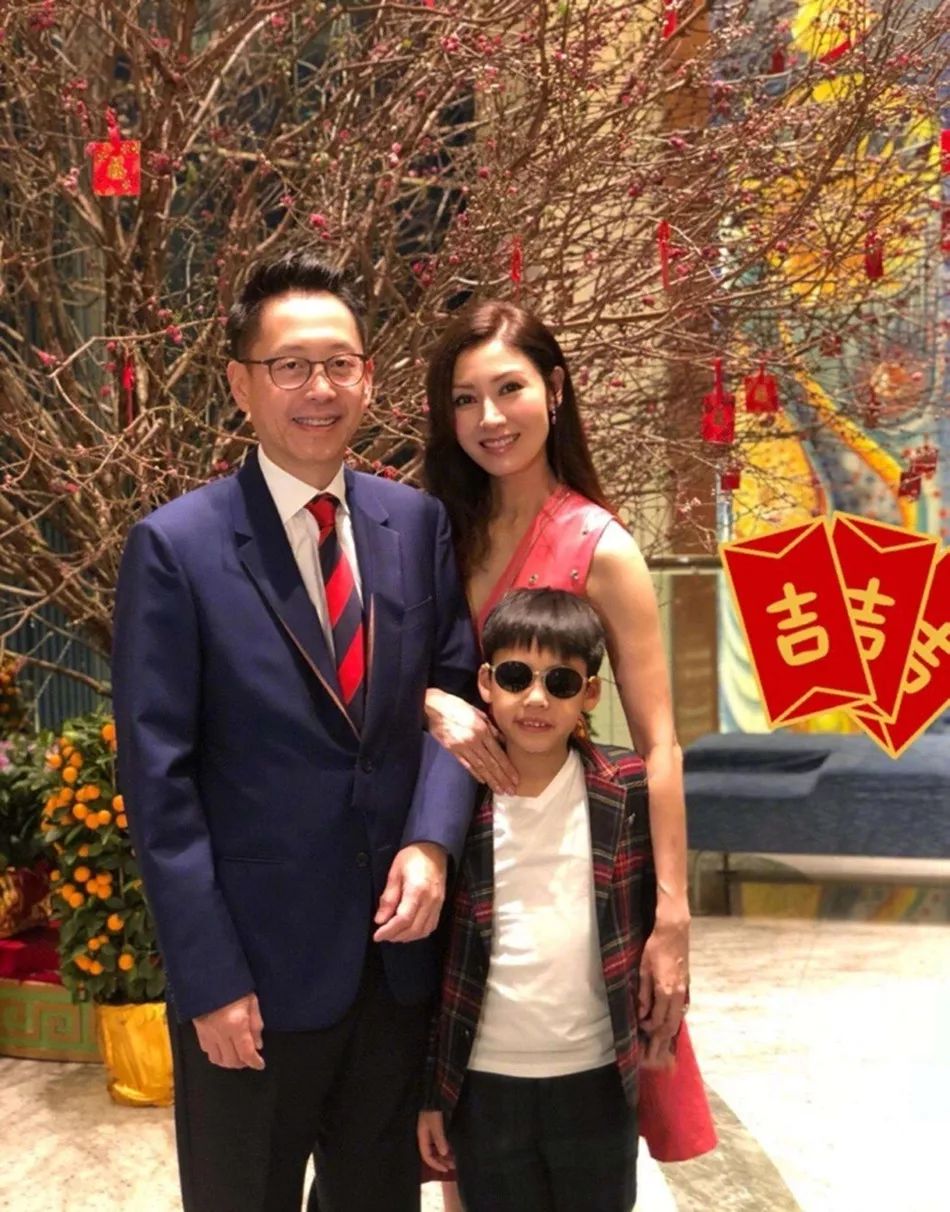 李嘉欣否认4天赚5000万片酬 8岁儿子正面照曝光|李嘉欣|许晋亨_新浪