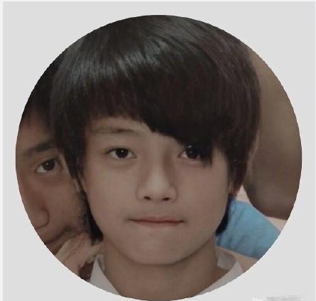 穿着校服的许凯清爽乖巧张铭恩和张雪迎早期还合作过儿童情景剧