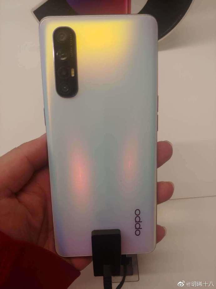 oppo reno3 pro 手機機模曝光:展示更多細節