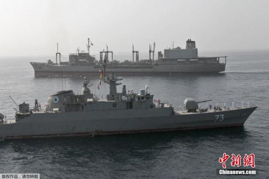 资料图:当地时间2月22日,伊朗海军在霍尔木兹海峡和阿曼湾等海域开始举行为期3天的大规模军事演习。